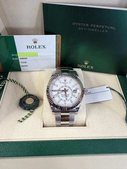 Skydweller stainless steel oyster white dial 