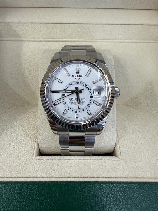 Skydweller stainless steel oyster white dial