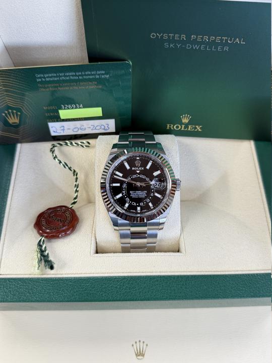 Skydweller stainless steel oyster black dial