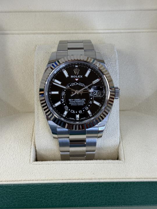 Skydweller Stainless Steel Oyster Black Dial 