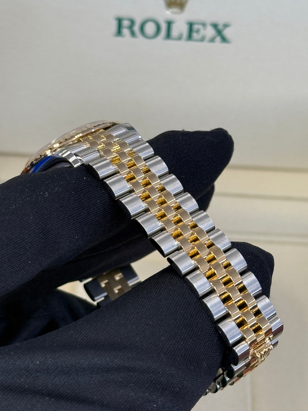 Rolex Lady-Datejust 28mm Two-Tone Yellow Fluted Jubilee Champagne Star Diamond Dial - 279173