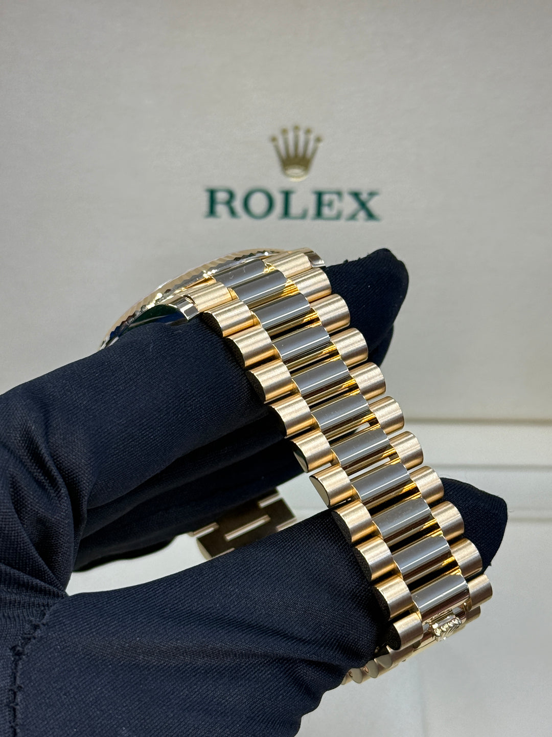 Rolex Day-Date 40mm Silver Roman Dial 18kt Yellow Gold - 228238