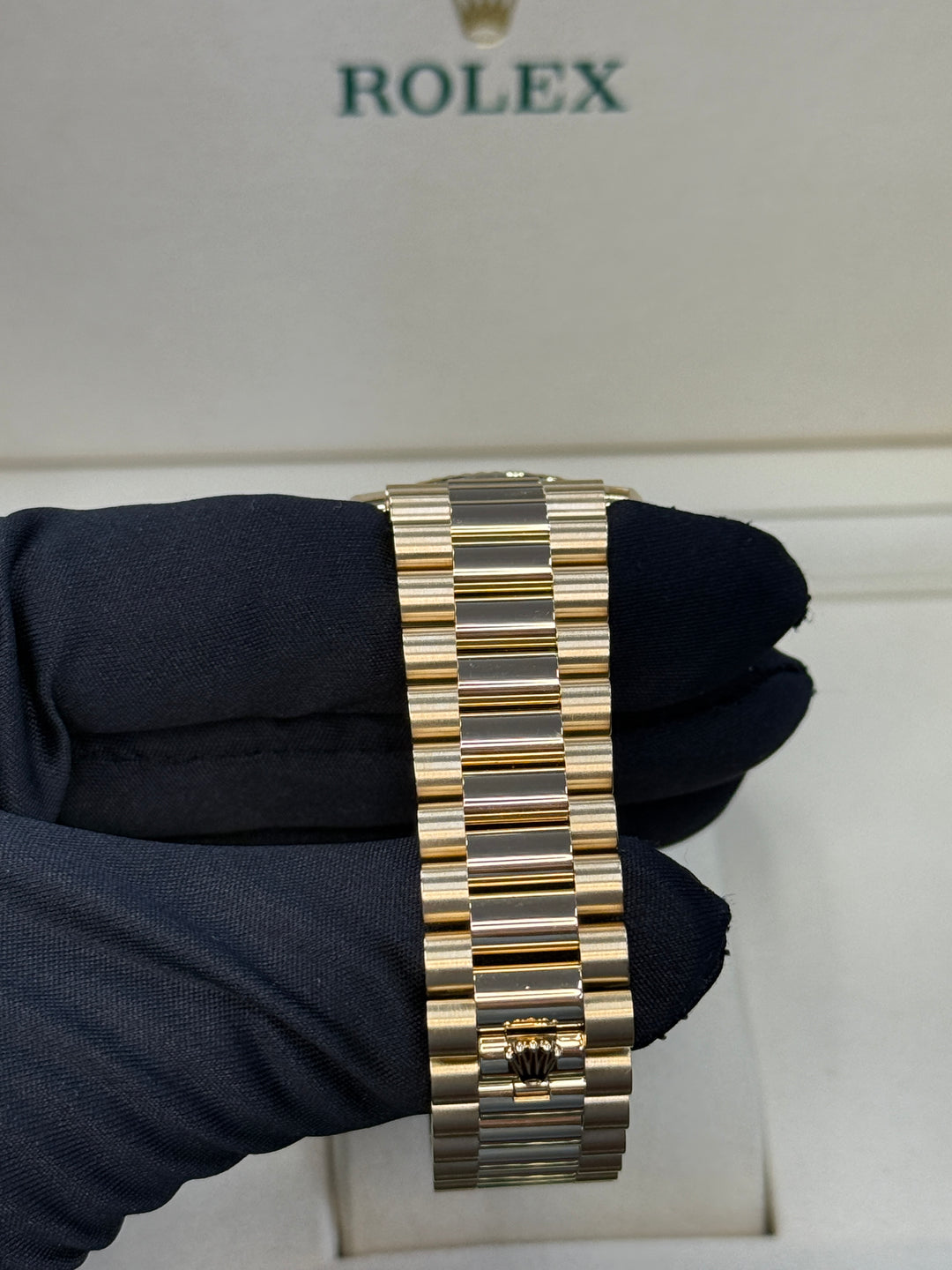 Rolex Day-Date 40mm Silver Roman Dial 18kt Yellow Gold - 228238